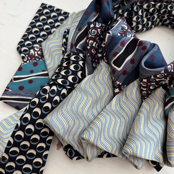 LILAN ASTERFIELD Vintage Silk Neck Tie Necklace - Picture 4 of 6